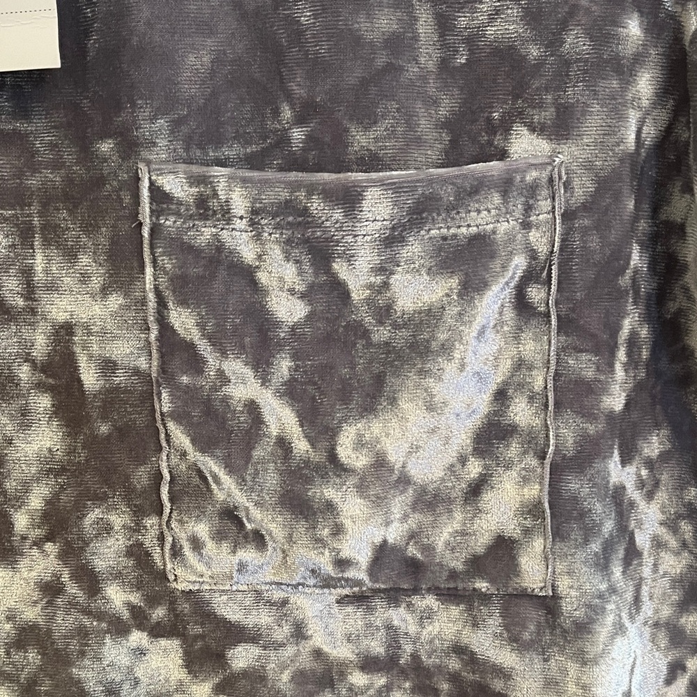 NWT Forever 21 Gray Crushed Velvet Short Sleeve Crop Top with pocket - Picture 3 of 5